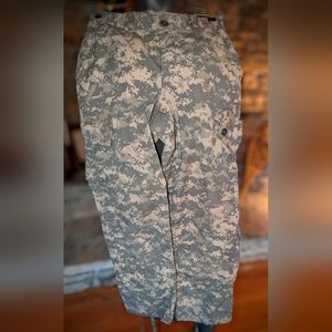 USArmy Digital Camo pants. Size 28 short